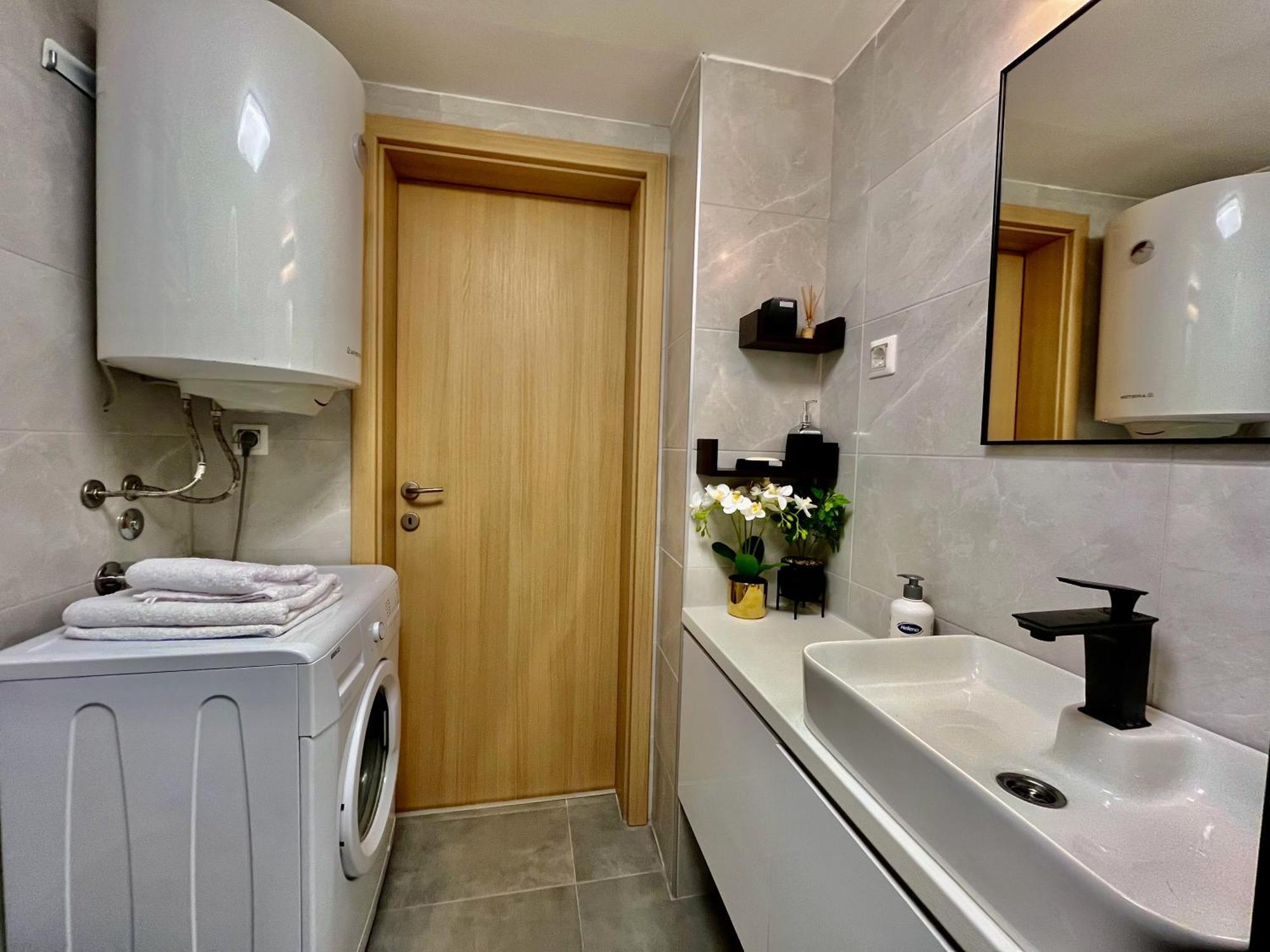 Lifestyle Gallery Apartment スコピエ エクステリア 写真